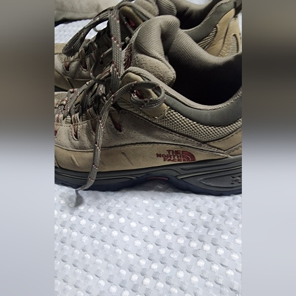 THE NORTH FACE EUC WOMEN'S SIZE 9 SUEDE HIKING SHOES - Picture 2 of 12